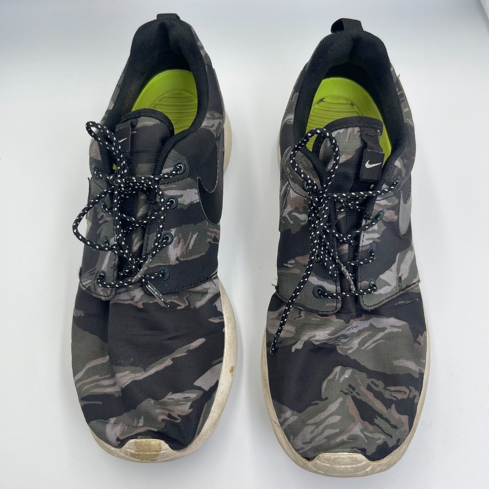 Nike Roshe Run 555445-001 Sneakers Mens US 8 Black Tiger Camo Running Shoes